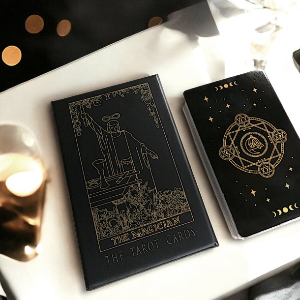 THE MAGICIAN TAROT