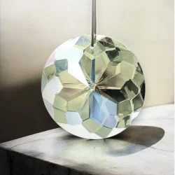 GLITRENDE PRISME MED KVAST